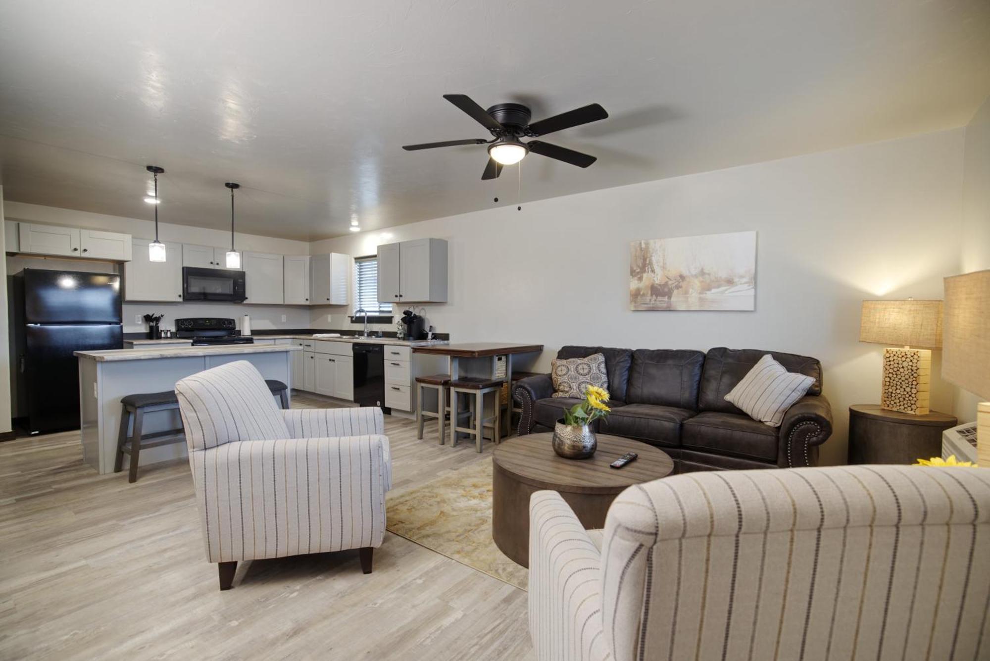 Copper King Extended Stay Collection Butte Room photo